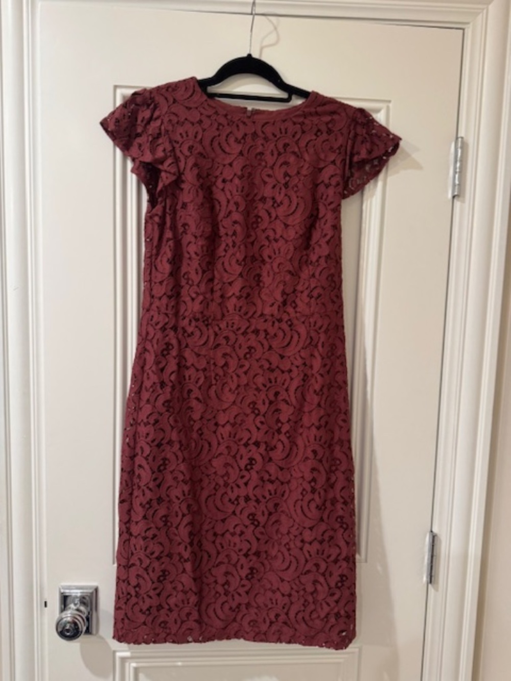 NEW W/TAGS! Lace wine-colored Ann Taylor dress, flutter sleeves, flattering! 8